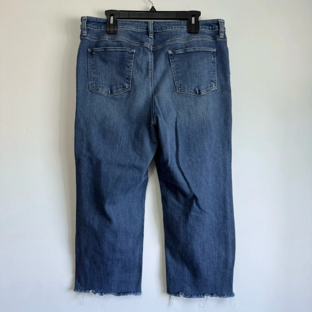 Chico’s High Rise Straight Leg Crop Jeans Size 2.5R US 14R Distressed Raw Hem - Picture 4 of 5